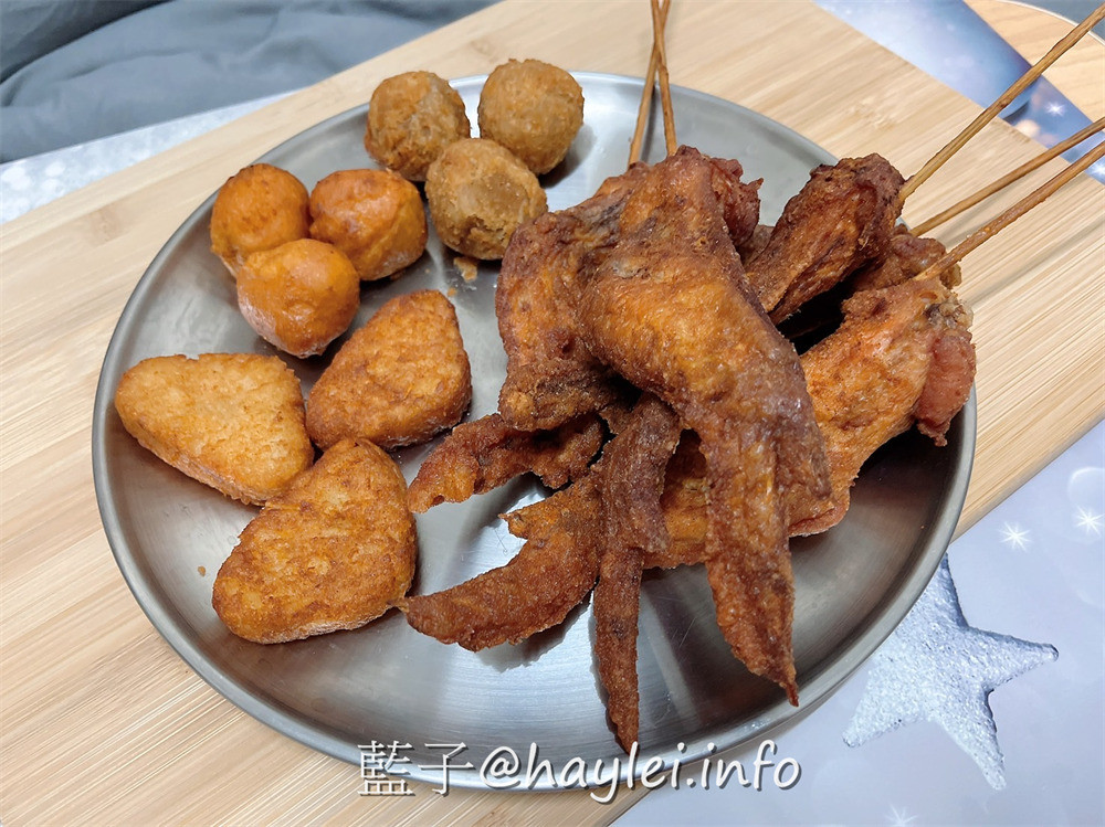 台中西屯區/大腿我最粗-逢甲夜市私心推薦炸雞專賣店!店家自製泰式醬料酸甜可口,無骨八兩雞腿招牌必點,份量感超足的爆汁美味只要70而已,還有八兩雞腿排、香雞排、雞翅、三角骨、三角薯餅、蛋黃芋丸等選擇唷~台中美食/台中炸雞/台中逢甲/逢甲美食/逢甲大學美食/藍子愛美食 國內旅遊 攝影 民生資訊分享 美式料理 飲食集錦