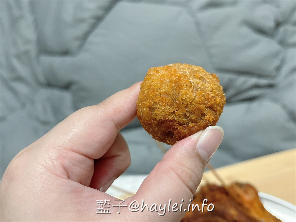 台中西屯區/大腿我最粗-逢甲夜市私心推薦炸雞專賣店！店家自製泰式醬料酸甜可口，無骨八兩雞腿招牌必點，份量感超足的爆汁美味只要70而已，還有八兩雞腿排、香雞排、雞翅、三角骨、三角薯餅、蛋黃芋丸等選擇唷~台中美食/台中炸雞/台中逢甲/逢甲美食/逢甲大學美食/藍子愛美食 國內旅遊 攝影 民生資訊分享 美式料理 飲食集錦 