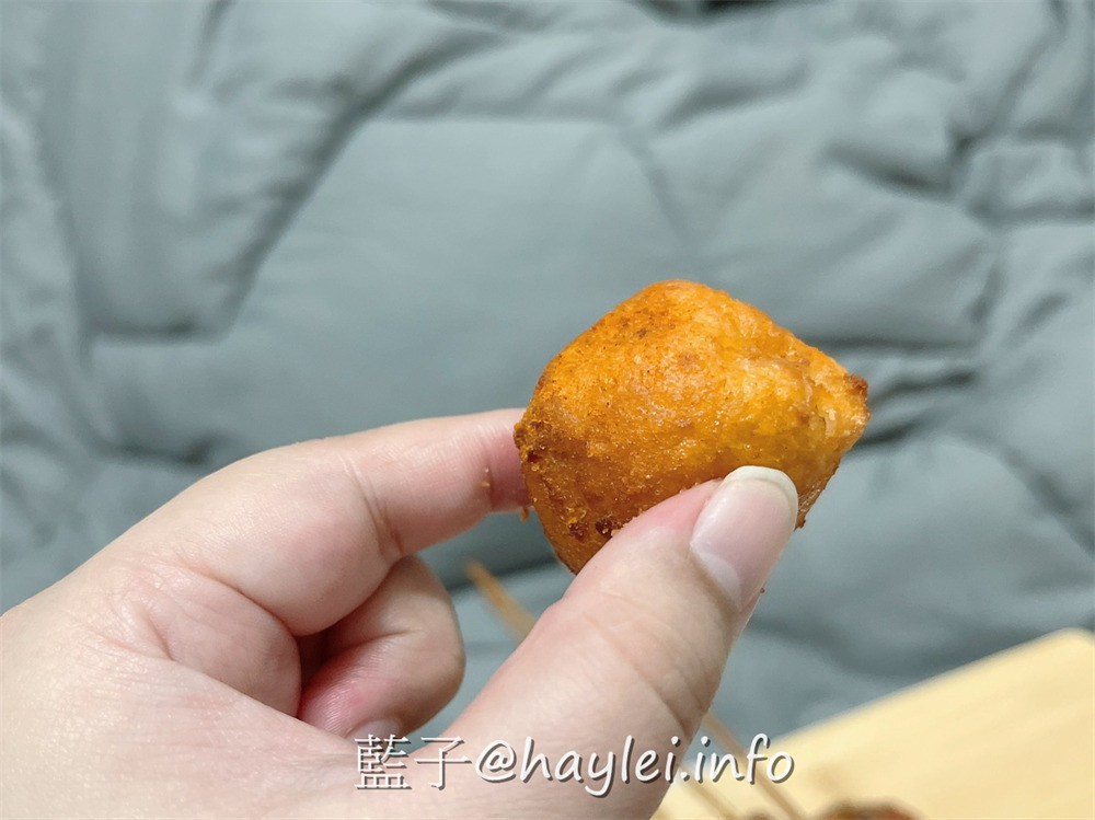 台中西屯區/大腿我最粗-逢甲夜市私心推薦炸雞專賣店！店家自製泰式醬料酸甜可口，無骨八兩雞腿招牌必點，份量感超足的爆汁美味只要70而已，還有八兩雞腿排、香雞排、雞翅、三角骨、三角薯餅、蛋黃芋丸等選擇唷~台中美食/台中炸雞/台中逢甲/逢甲美食/逢甲大學美食/藍子愛美食 國內旅遊 攝影 民生資訊分享 美式料理 飲食集錦 