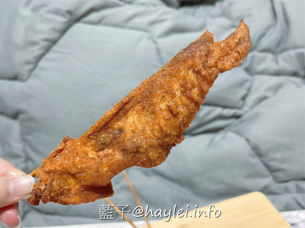 台中西屯區/大腿我最粗-逢甲夜市私心推薦炸雞專賣店！店家自製泰式醬料酸甜可口，無骨八兩雞腿招牌必點，份量感超足的爆汁美味只要70而已，還有八兩雞腿排、香雞排、雞翅、三角骨、三角薯餅、蛋黃芋丸等選擇唷~台中美食/台中炸雞/台中逢甲/逢甲美食/逢甲大學美食/藍子愛美食 國內旅遊 攝影 民生資訊分享 美式料理 飲食集錦 