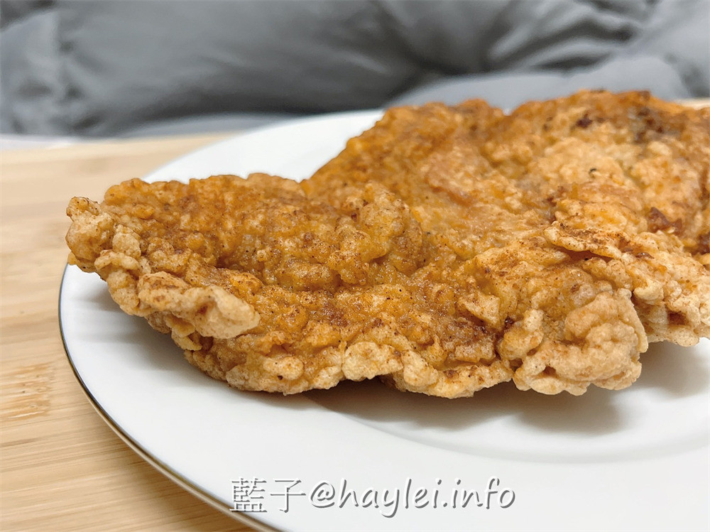 台中西屯區/大腿我最粗-逢甲夜市私心推薦炸雞專賣店！店家自製泰式醬料酸甜可口，無骨八兩雞腿招牌必點，份量感超足的爆汁美味只要70而已，還有八兩雞腿排、香雞排、雞翅、三角骨、三角薯餅、蛋黃芋丸等選擇唷~台中美食/台中炸雞/台中逢甲/逢甲美食/逢甲大學美食/藍子愛美食 國內旅遊 攝影 民生資訊分享 美式料理 飲食集錦 