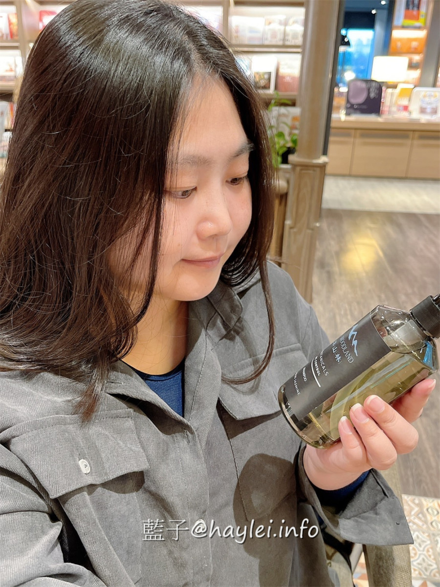 沐山林M.S woodland/植萃控油去屑洗髮精-內含七葉樹、牛蒡等植萃成分,木質香調誘人芬芳,為頭皮及秀髮做最優質的調理,居家也能享受高質感的洗護體驗!美容保養/美髮保養/頭皮保養/頭髮保養/沐浴用品/肌膚保養/haircare/skincare/MIT保養品牌/藍子愛保養 健康養身 彩妝品 彩妝品分享 攝影 民生資訊分享 美髮相關