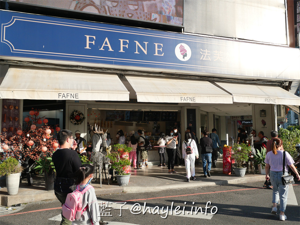 台中西區/fafne法芙妮烘焙甜點-北海道十勝草莓蛋糕嚴選日本頂級北海道十勝鮮奶油、草莓、藍莓等新鮮食材,濃郁奶香搭配鮮爽水果,甜而不膩好滋味,母親節蛋糕首選!北海道牛奶泡芙、巧克力泡芙、芋泥牛奶泡芙、草莓牛奶泡芙、生乳卡滋棒、草莓十勝杯,樣樣精緻美味,當野餐美食超讚~台中美食/台中甜點/台中網紅美食推薦/勤美誠品打卡美食/藍子愛美食 國內旅遊 攝影 民生資訊分享 飲食集錦