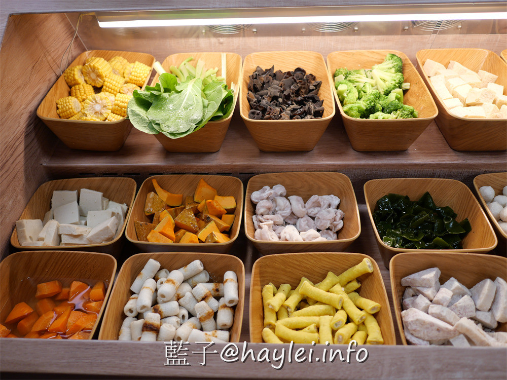 台中西屯/狂一鍋新台式火鍋漢口台灣狂潮店-火鍋迷必吃名店，台味瀰漫到深夜!客家鹹湯圓鍋、麻辣炙燒牛肉鍋推薦必點，宵夜時段開鍋即贈活力梅花豬&軟嫩雞腿，還有蔬菜、火鍋料、飲品、霜淇淋等豐富自助吧隨你吃，絕對是夜貓族、加班上班族的台中夜宵首選~台中美食/台中火鍋/台中吃到飽/藍子愛美食 中式料理 國內旅遊 攝影 民生資訊分享 飲食集錦 