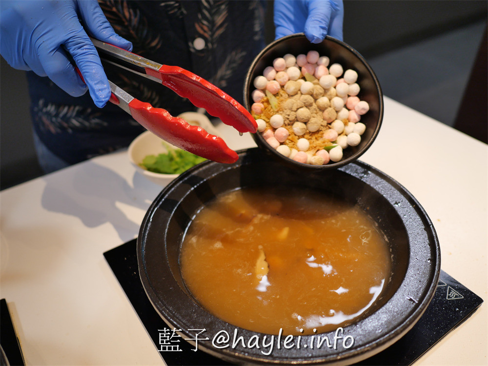 台中西屯/狂一鍋新台式火鍋漢口台灣狂潮店-火鍋迷必吃名店，台味瀰漫到深夜!客家鹹湯圓鍋、麻辣炙燒牛肉鍋推薦必點，宵夜時段開鍋即贈活力梅花豬&軟嫩雞腿，還有蔬菜、火鍋料、飲品、霜淇淋等豐富自助吧隨你吃，絕對是夜貓族、加班上班族的台中夜宵首選~台中美食/台中火鍋/台中吃到飽/藍子愛美食 中式料理 國內旅遊 攝影 民生資訊分享 飲食集錦 