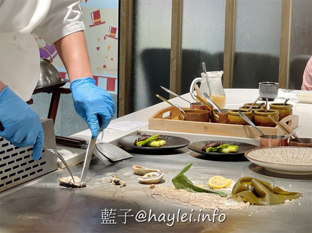 明水然・樂 林口昕境店-最歡樂最大火鍋集團樂多多集團旗下約會首選質感餐廳，只選用每日產地直送的當季時令生鮮與現流魚、海鮮來桌邊烹飪，食客可以邊品嚐美味鐵板燒無菜單料理、邊欣賞師傅精緻廚藝，享受精緻絕倫的美食盛宴！台北美食/林口美食/日式料理/預約制餐廳/藝人網紅的口袋名單/藍子愛美食 國內旅遊 攝影 新北美食 民生資訊分享 飲食集錦 