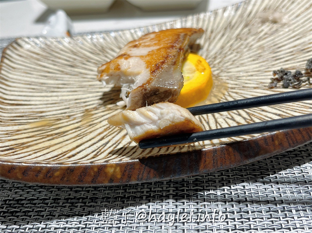 明水然・樂 林口昕境店-最歡樂最大火鍋集團樂多多集團旗下約會首選質感餐廳,只選用每日產地直送的當季時令生鮮與現流魚、海鮮來桌邊烹飪,食客可以邊品嚐美味鐵板燒無菜單料理、邊欣賞師傅精緻廚藝,享受精緻絕倫的美食盛宴!台北美食/林口美食/日式料理/預約制餐廳/藝人網紅的口袋名單/藍子愛美食 國內旅遊 攝影 新北美食 民生資訊分享 飲食集錦