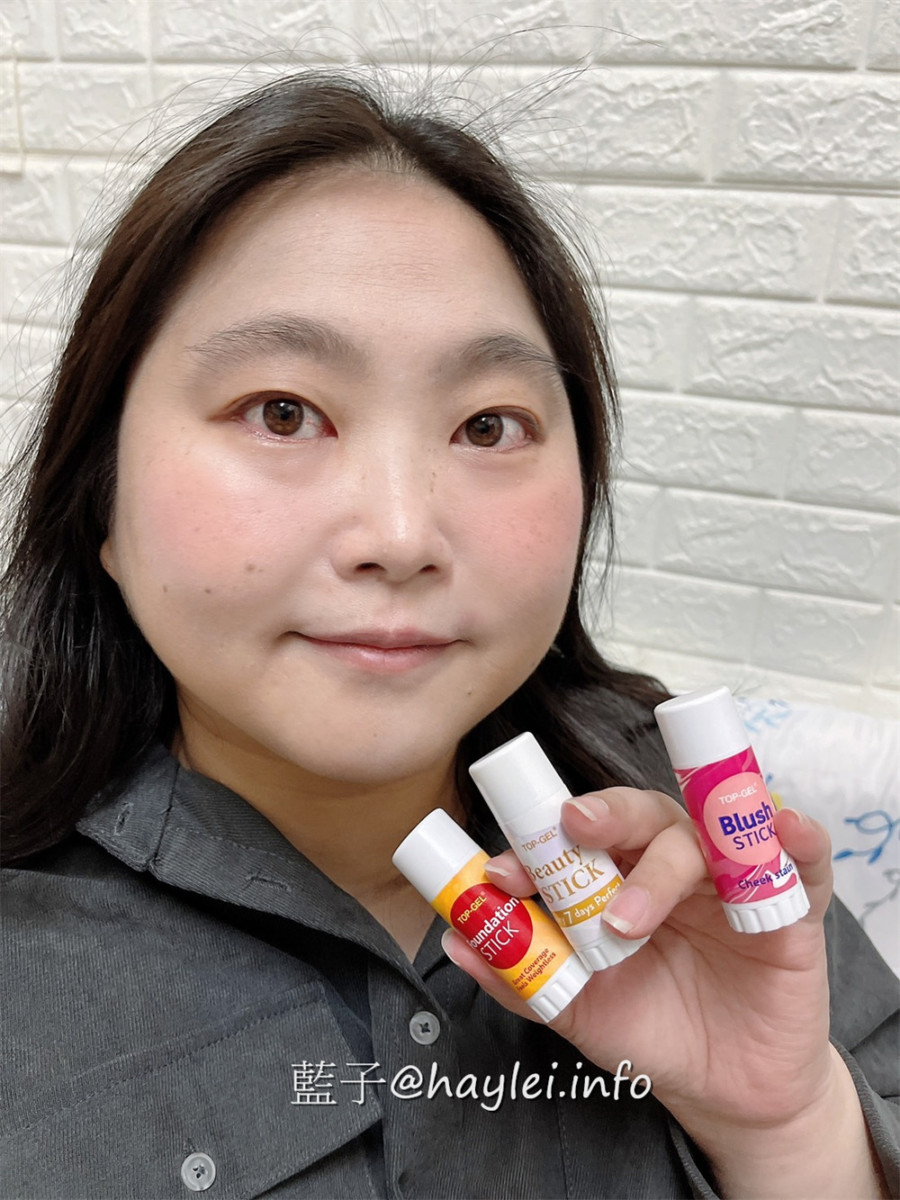 MIT彩妝保養品牌/花漾佳麗/TOP-GEL好氣色三重奏(酵素珍珠膏、修容粉條棒、粉嫩腮紅棒)-小巧可愛的棒狀包裝實用好攜帶,油潤的膏體質地更能防水防汗,顯色度非常好,適合少量施加以達最佳效果~美妝保養/妝容分享/底妝棒/彩妝棒/柔焦潤色/立體輪廓/好氣色/裸妝感/藍子愛美麗 保養品分享 彩妝品 彩妝品分享 攝影 民生資訊分享