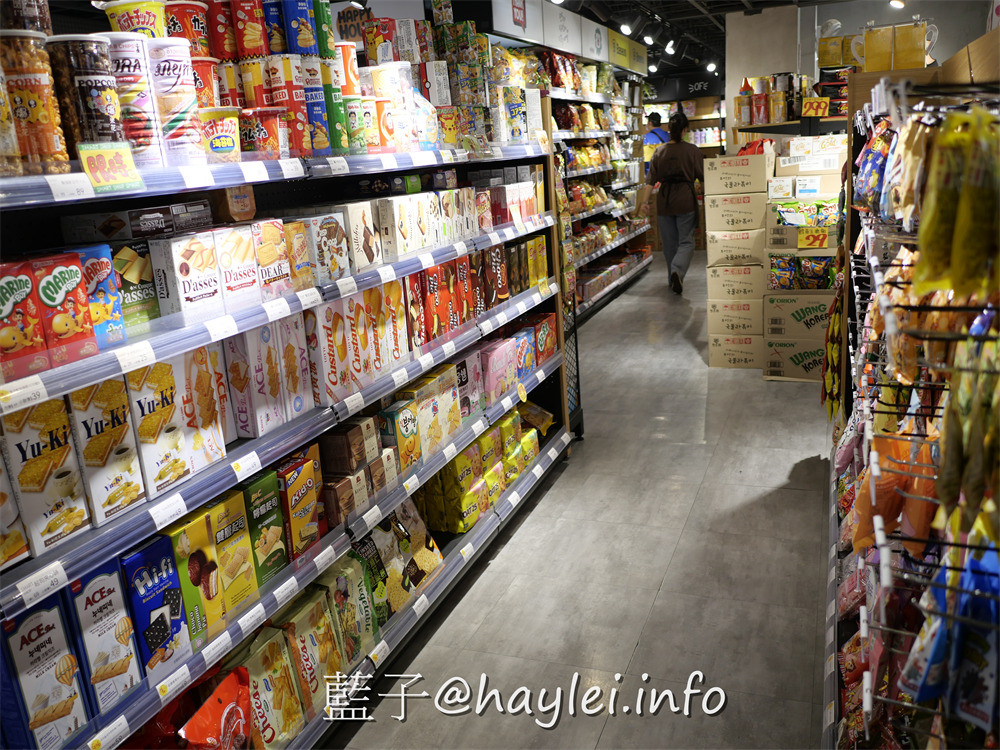 獅賣特進口零食outlet崇德店-包羅日本、韓國、泰國、新加坡、馬來西亞、印尼、中國、美國、土耳其等國家的上百種美食飲品,從泡麵、餅乾、糖果、飲品、調味料等應有盡有,種類豐富多元,絕對是台中選購異國美食最佳去處,加入line社群會不定時通知團購優惠或即期商品特價唷~台中美食/台中雜貨店/藍子愛美食 國內旅遊 攝影 民生資訊分享 飲食集錦