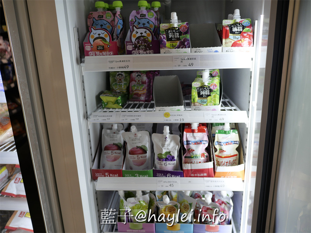 獅賣特進口零食outlet崇德店-包羅日本、韓國、泰國、新加坡、馬來西亞、印尼、中國、美國、土耳其等國家的上百種美食飲品，從泡麵、餅乾、糖果、飲品、調味料等應有盡有，種類豐富多元，絕對是台中選購異國美食最佳去處，加入line社群會不定時通知團購優惠或即期商品特價唷~台中美食/台中雜貨店/藍子愛美食 國內旅遊 攝影 民生資訊分享 飲食集錦 