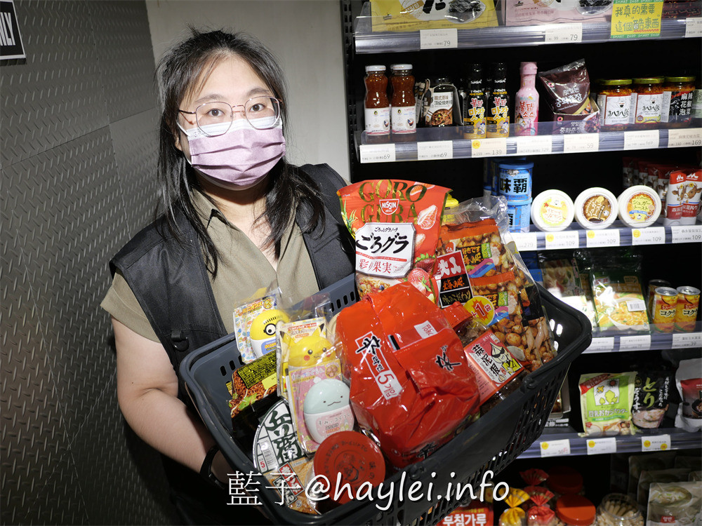 獅賣特進口零食outlet崇德店-包羅日本、韓國、泰國、新加坡、馬來西亞、印尼、中國、美國、土耳其等國家的上百種美食飲品,從泡麵、餅乾、糖果、飲品、調味料等應有盡有,種類豐富多元,絕對是台中選購異國美食最佳去處,加入line社群會不定時通知團購優惠或即期商品特價唷~台中美食/台中雜貨店/藍子愛美食 國內旅遊 攝影 民生資訊分享 飲食集錦