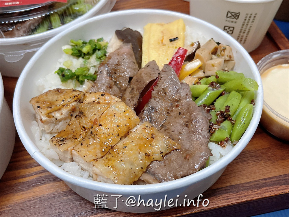Oh my ! 原燒台中東海店外送美食/漢堡小隊出任務四人分享餐-飽滿多汁的手打牛肉漢堡丼跟炙燒牛排雞腿丼誘人味蕾，隨餐還有沙拉、小菜、起司漢堡、黑糖奶酪、珍珠奶茶等小點，一次滿足所有渴望！宅配美食/外帶外送/台中美食/台中燒肉/台中漢堡/王品集團美食/藍子愛美食 中式料理 國內旅遊 攝影 日式料理 民生資訊分享 飲食集錦 