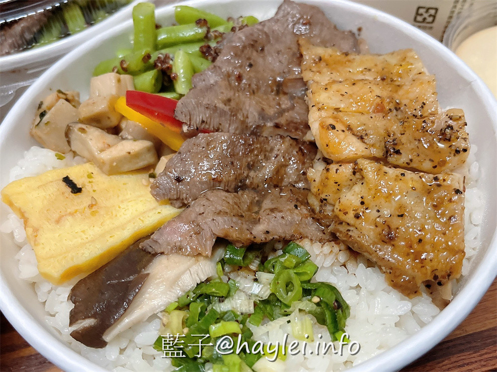 Oh my ! 原燒台中東海店外送美食/漢堡小隊出任務四人分享餐-飽滿多汁的手打牛肉漢堡丼跟炙燒牛排雞腿丼誘人味蕾，隨餐還有沙拉、小菜、起司漢堡、黑糖奶酪、珍珠奶茶等小點，一次滿足所有渴望！宅配美食/外帶外送/台中美食/台中燒肉/台中漢堡/王品集團美食/藍子愛美食 中式料理 國內旅遊 攝影 日式料理 民生資訊分享 飲食集錦 