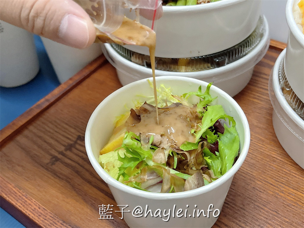Oh my ! 原燒台中東海店外送美食/漢堡小隊出任務四人分享餐-飽滿多汁的手打牛肉漢堡丼跟炙燒牛排雞腿丼誘人味蕾,隨餐還有沙拉、小菜、起司漢堡、黑糖奶酪、珍珠奶茶等小點,一次滿足所有渴望!宅配美食/外帶外送/台中美食/台中燒肉/台中漢堡/王品集團美食/藍子愛美食 中式料理 國內旅遊 攝影 日式料理 民生資訊分享 飲食集錦