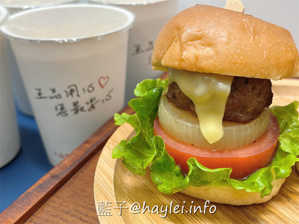 Oh my ! 原燒台中東海店外送美食/漢堡小隊出任務四人分享餐-飽滿多汁的手打牛肉漢堡丼跟炙燒牛排雞腿丼誘人味蕾，隨餐還有沙拉、小菜、起司漢堡、黑糖奶酪、珍珠奶茶等小點，一次滿足所有渴望！宅配美食/外帶外送/台中美食/台中燒肉/台中漢堡/王品集團美食/藍子愛美食 中式料理 國內旅遊 攝影 日式料理 民生資訊分享 飲食集錦 