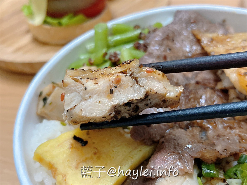 Oh my ! 原燒台中東海店外送美食/漢堡小隊出任務四人分享餐-飽滿多汁的手打牛肉漢堡丼跟炙燒牛排雞腿丼誘人味蕾,隨餐還有沙拉、小菜、起司漢堡、黑糖奶酪、珍珠奶茶等小點,一次滿足所有渴望!宅配美食/外帶外送/台中美食/台中燒肉/台中漢堡/王品集團美食/藍子愛美食 中式料理 國內旅遊 攝影 日式料理 民生資訊分享 飲食集錦