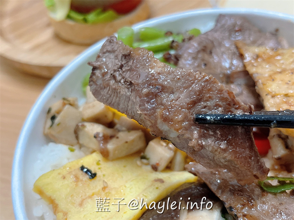 Oh my ! 原燒台中東海店外送美食/漢堡小隊出任務四人分享餐-飽滿多汁的手打牛肉漢堡丼跟炙燒牛排雞腿丼誘人味蕾，隨餐還有沙拉、小菜、起司漢堡、黑糖奶酪、珍珠奶茶等小點，一次滿足所有渴望！宅配美食/外帶外送/台中美食/台中燒肉/台中漢堡/王品集團美食/藍子愛美食 中式料理 國內旅遊 攝影 日式料理 民生資訊分享 飲食集錦 