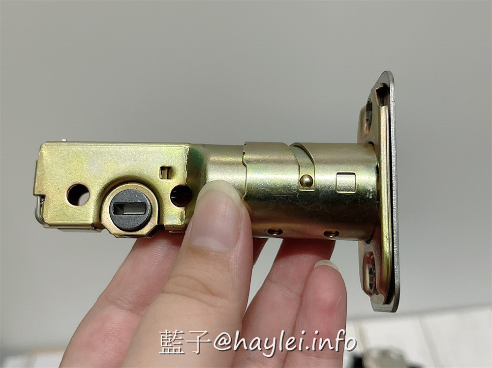 KAPTURE 智慧型電子鎖 (型號KP1-D7P1/搭配WiFi橋接器)-提升居住安全必備的智能家居設備,融合了智慧生活科技並兼顧強固、便利的工藝設計,通過美國建築五金協會耐火測試,三合一開門(APP/密碼/鑰匙)靈活方便實用,可透過app遠端確認或設定門鎖狀態,還能遠端開門,適合單身女子租屋、學生租屋、公寓租屋、雅房租屋跟套房租屋等情境使用~3C家電/智慧家居/智能鎖/智慧鎖頭/遙控鎖/藍子愛分享 3C相關 國內外住宿相關 攝影 民生資訊分享