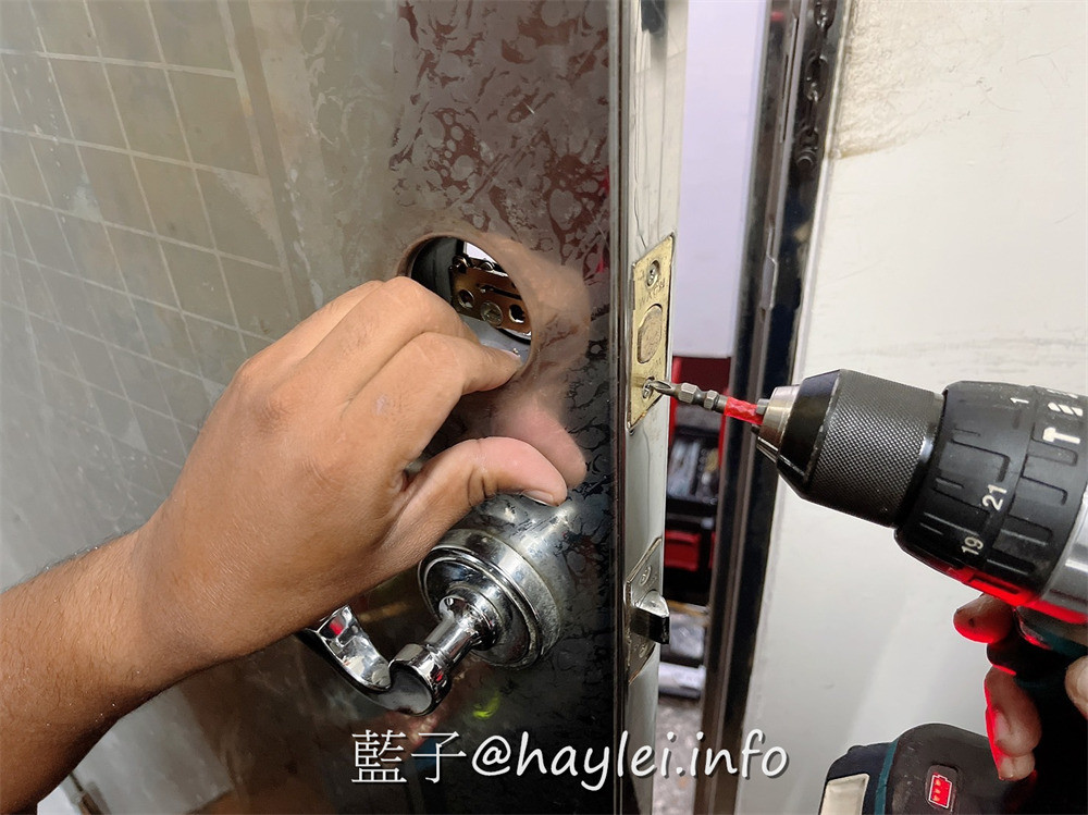 KAPTURE 智慧型電子鎖 (型號KP1-D7P1/搭配WiFi橋接器)-提升居住安全必備的智能家居設備,融合了智慧生活科技並兼顧強固、便利的工藝設計,通過美國建築五金協會耐火測試,三合一開門(APP/密碼/鑰匙)靈活方便實用,可透過app遠端確認或設定門鎖狀態,還能遠端開門,適合單身女子租屋、學生租屋、公寓租屋、雅房租屋跟套房租屋等情境使用~3C家電/智慧家居/智能鎖/智慧鎖頭/遙控鎖/藍子愛分享 3C相關 國內外住宿相關 攝影 民生資訊分享