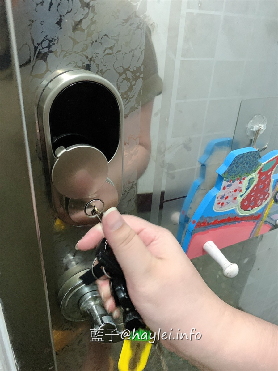 KAPTURE 智慧型電子鎖 (型號KP1-D7P1/搭配WiFi橋接器)-提升居住安全必備的智能家居設備,融合了智慧生活科技並兼顧強固、便利的工藝設計,通過美國建築五金協會耐火測試,三合一開門(APP/密碼/鑰匙)靈活方便實用,可透過app遠端確認或設定門鎖狀態,還能遠端開門,適合單身女子租屋、學生租屋、公寓租屋、雅房租屋跟套房租屋等情境使用~3C家電/智慧家居/智能鎖/智慧鎖頭/遙控鎖/藍子愛分享 3C相關 國內外住宿相關 攝影 民生資訊分享