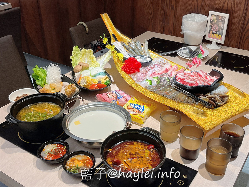台中地區火鍋推薦/肉多多火鍋台中廣三店-台灣火鍋第一品牌最新優惠來了!三人行，必有麻辣吃!300元套餐點三份即贈一鍋 爆炒川府麻辣湯！肉多多火鍋湯頭好且料實在，還有自助吧消費只要268起，提供蔬食、火鍋料、主食、飲品、冰品霜淇淋等美食盡情享用，CP值真的超高的耶~台中美食/台中火鍋/台中西區廣三美食/排隊名店/肉多多火鍋大變身/藍子愛美食 中式料理 國內旅遊 攝影 民生資訊分享 飲食集錦 