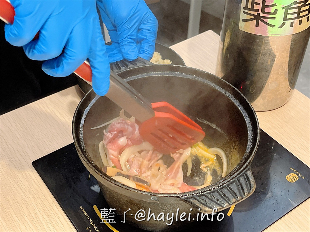 台中地區火鍋推薦/肉多多火鍋台中廣三店-台灣火鍋第一品牌最新優惠來了!三人行，必有麻辣吃!300元套餐點三份即贈一鍋 爆炒川府麻辣湯！肉多多火鍋湯頭好且料實在，還有自助吧消費只要268起，提供蔬食、火鍋料、主食、飲品、冰品霜淇淋等美食盡情享用，CP值真的超高的耶~台中美食/台中火鍋/台中西區廣三美食/排隊名店/肉多多火鍋大變身/藍子愛美食 中式料理 國內旅遊 攝影 民生資訊分享 飲食集錦 