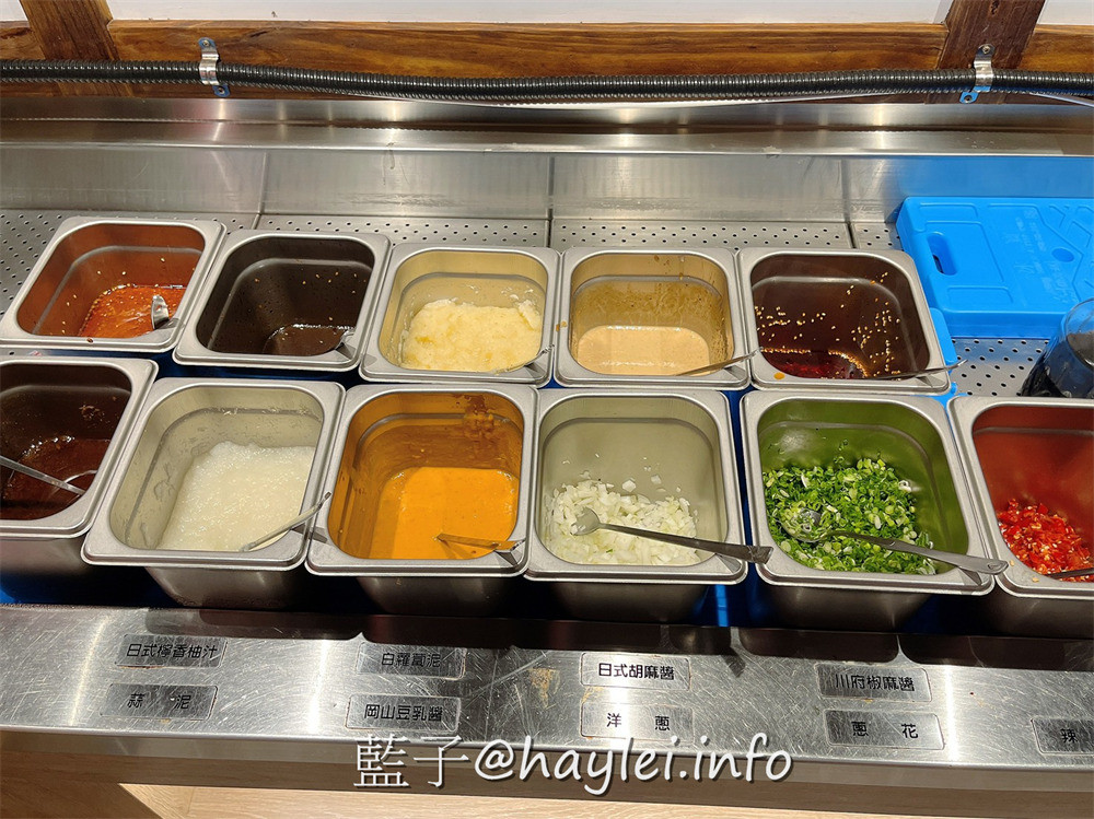 台中地區火鍋推薦/肉多多火鍋台中廣三店-台灣火鍋第一品牌最新優惠來了!三人行，必有麻辣吃!300元套餐點三份即贈一鍋 爆炒川府麻辣湯！肉多多火鍋湯頭好且料實在，還有自助吧消費只要268起，提供蔬食、火鍋料、主食、飲品、冰品霜淇淋等美食盡情享用，CP值真的超高的耶~台中美食/台中火鍋/台中西區廣三美食/排隊名店/肉多多火鍋大變身/藍子愛美食 中式料理 國內旅遊 攝影 民生資訊分享 飲食集錦 