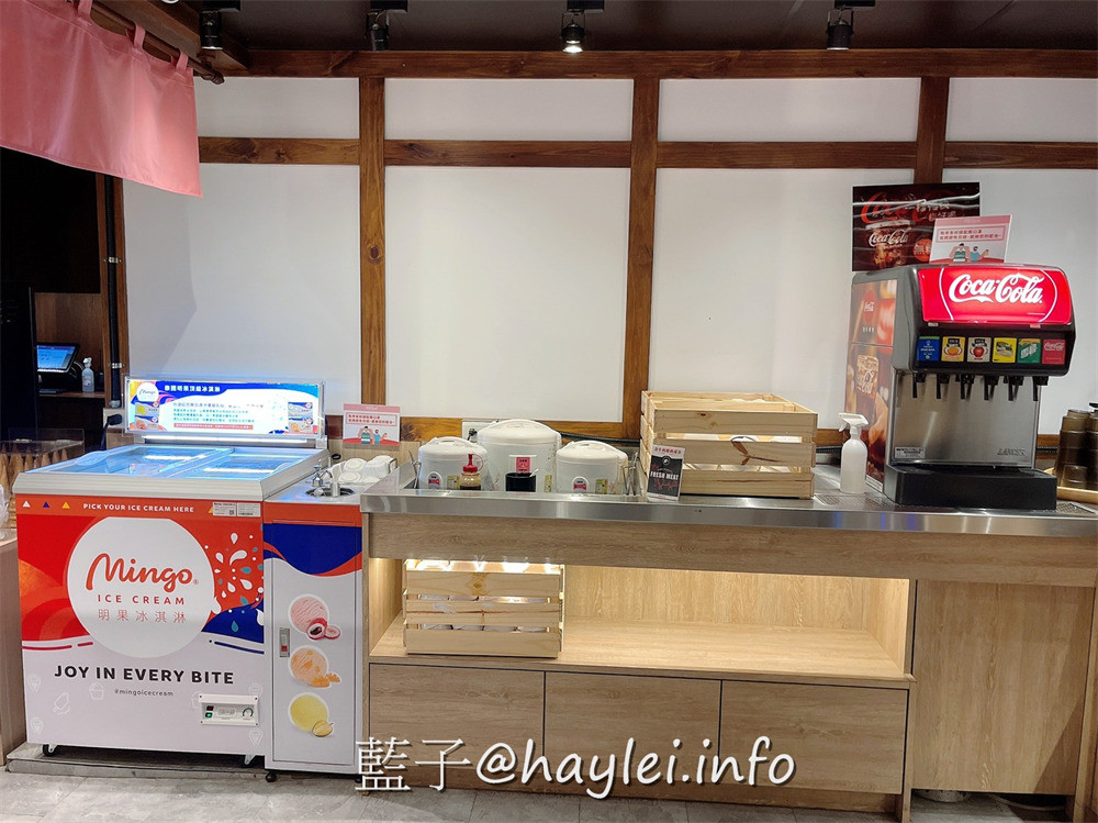台中地區火鍋推薦/肉多多火鍋台中廣三店-台灣火鍋第一品牌最新優惠來了!三人行，必有麻辣吃!300元套餐點三份即贈一鍋 爆炒川府麻辣湯！肉多多火鍋湯頭好且料實在，還有自助吧消費只要268起，提供蔬食、火鍋料、主食、飲品、冰品霜淇淋等美食盡情享用，CP值真的超高的耶~台中美食/台中火鍋/台中西區廣三美食/排隊名店/肉多多火鍋大變身/藍子愛美食 中式料理 國內旅遊 攝影 民生資訊分享 飲食集錦 