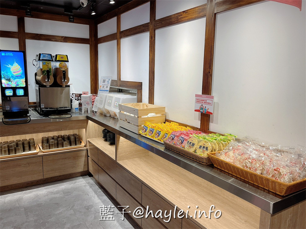 台中地區火鍋推薦/肉多多火鍋台中廣三店-台灣火鍋第一品牌最新優惠來了!三人行，必有麻辣吃!300元套餐點三份即贈一鍋 爆炒川府麻辣湯！肉多多火鍋湯頭好且料實在，還有自助吧消費只要268起，提供蔬食、火鍋料、主食、飲品、冰品霜淇淋等美食盡情享用，CP值真的超高的耶~台中美食/台中火鍋/台中西區廣三美食/排隊名店/肉多多火鍋大變身/藍子愛美食 中式料理 國內旅遊 攝影 民生資訊分享 飲食集錦 