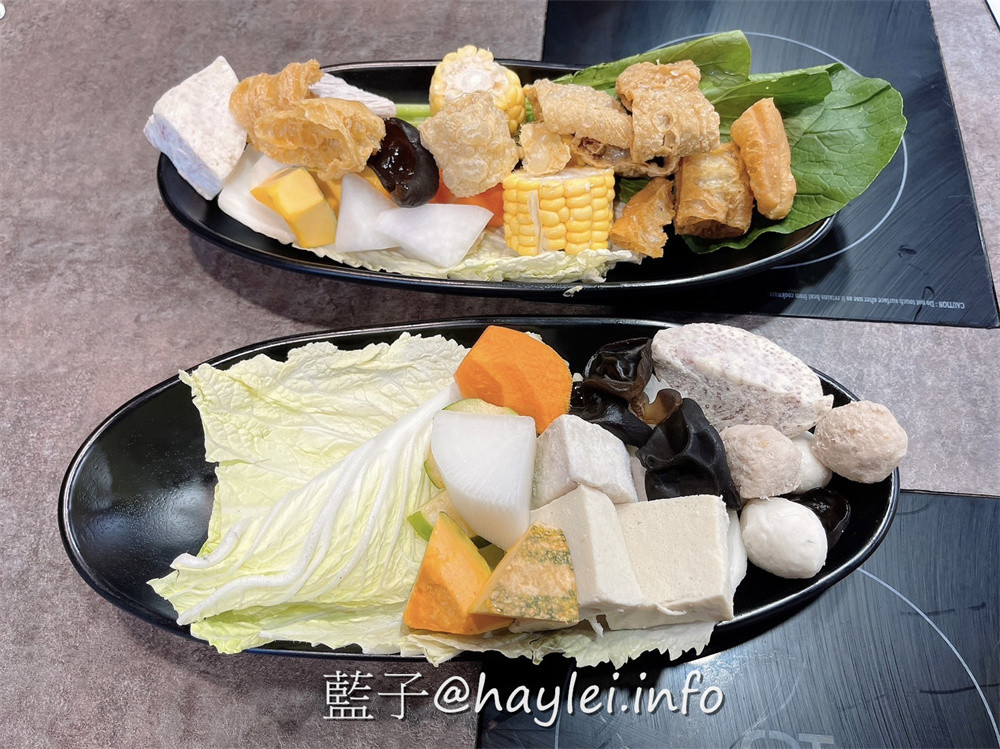 人氣名店狂一鍋 新台式火鍋霸主,最潮狂火鍋排隊名店來竹北自強南路插旗了!狂一鍋竹北自強店內用最新活動「愛的告白,打卡加菜」, 內用錄下“爆炒鍋”的影片並公開分享,就能得到一份軟嫩雞或活力梅花豬!台式爆炒湯底怎麼吃都吃不膩,肉香濃郁的功夫排骨酥鍋跟鮮香麻辣的火焰香辣鍋必點,還有新鮮美味的自助吧吃到飽,吃起來超幸福!新竹美食推薦/新竹火鍋推薦/台式火鍋/道地台灣味/台灣火鍋迷必吃火鍋品牌/藍子愛美食 中式料理 國內旅遊 攝影 民生資訊分享 飲食集錦