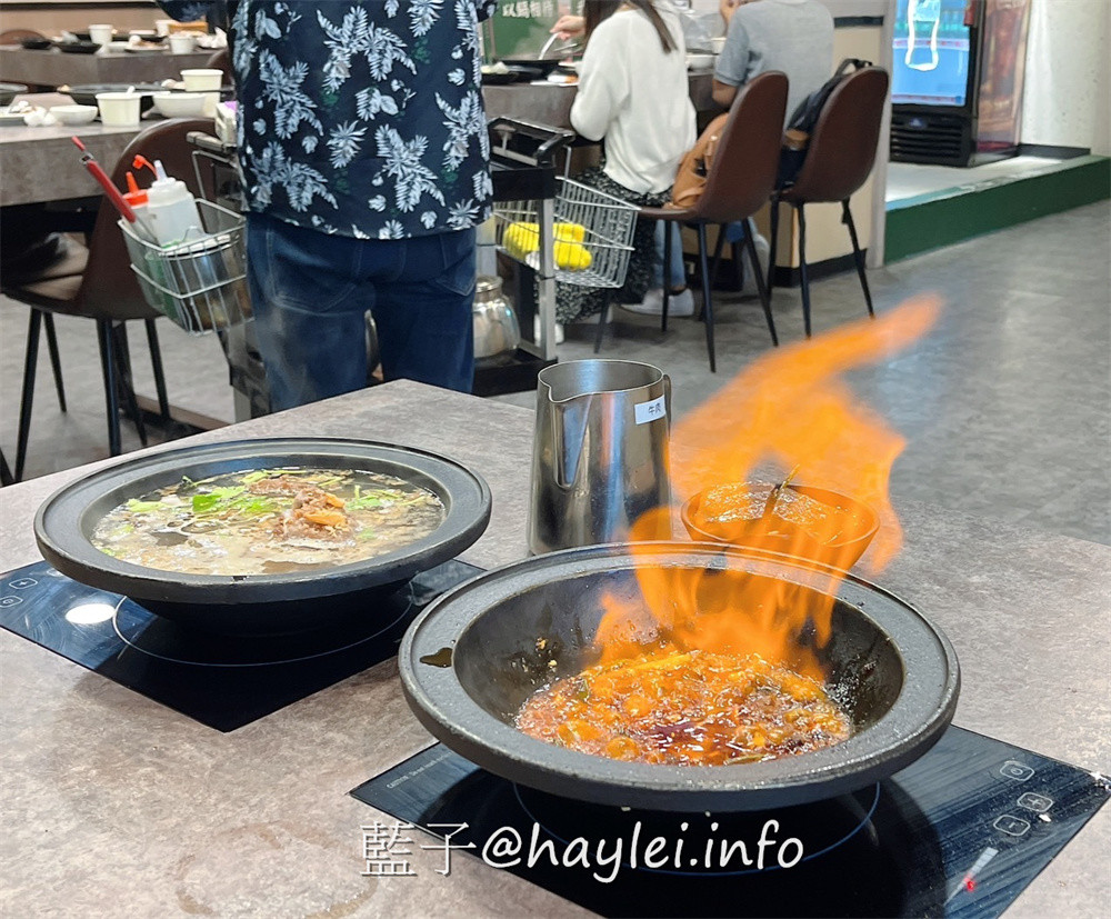 人氣名店狂一鍋 新台式火鍋霸主，最潮狂火鍋排隊名店來竹北自強南路插旗了!狂一鍋竹北自強店內用最新活動「愛的告白，打卡加菜」， 內用錄下“爆炒鍋”的影片並公開分享，就能得到一份軟嫩雞或活力梅花豬!台式爆炒湯底怎麼吃都吃不膩，肉香濃郁的功夫排骨酥鍋跟鮮香麻辣的火焰香辣鍋必點，還有新鮮美味的自助吧吃到飽，吃起來超幸福!新竹美食推薦/新竹火鍋推薦/台式火鍋/道地台灣味/台灣火鍋迷必吃火鍋品牌/藍子愛美食 中式料理 國內旅遊 攝影 民生資訊分享 飲食集錦 