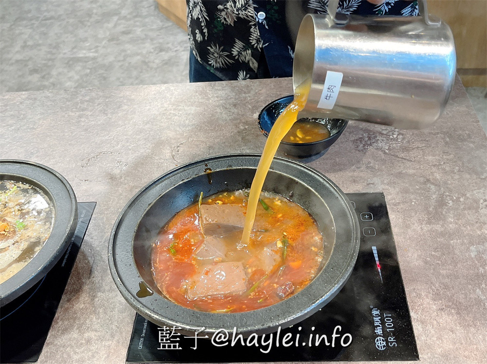 人氣名店狂一鍋 新台式火鍋霸主，最潮狂火鍋排隊名店來竹北自強南路插旗了!狂一鍋竹北自強店內用最新活動「愛的告白，打卡加菜」， 內用錄下“爆炒鍋”的影片並公開分享，就能得到一份軟嫩雞或活力梅花豬!台式爆炒湯底怎麼吃都吃不膩，肉香濃郁的功夫排骨酥鍋跟鮮香麻辣的火焰香辣鍋必點，還有新鮮美味的自助吧吃到飽，吃起來超幸福!新竹美食推薦/新竹火鍋推薦/台式火鍋/道地台灣味/台灣火鍋迷必吃火鍋品牌/藍子愛美食 中式料理 國內旅遊 攝影 民生資訊分享 飲食集錦 