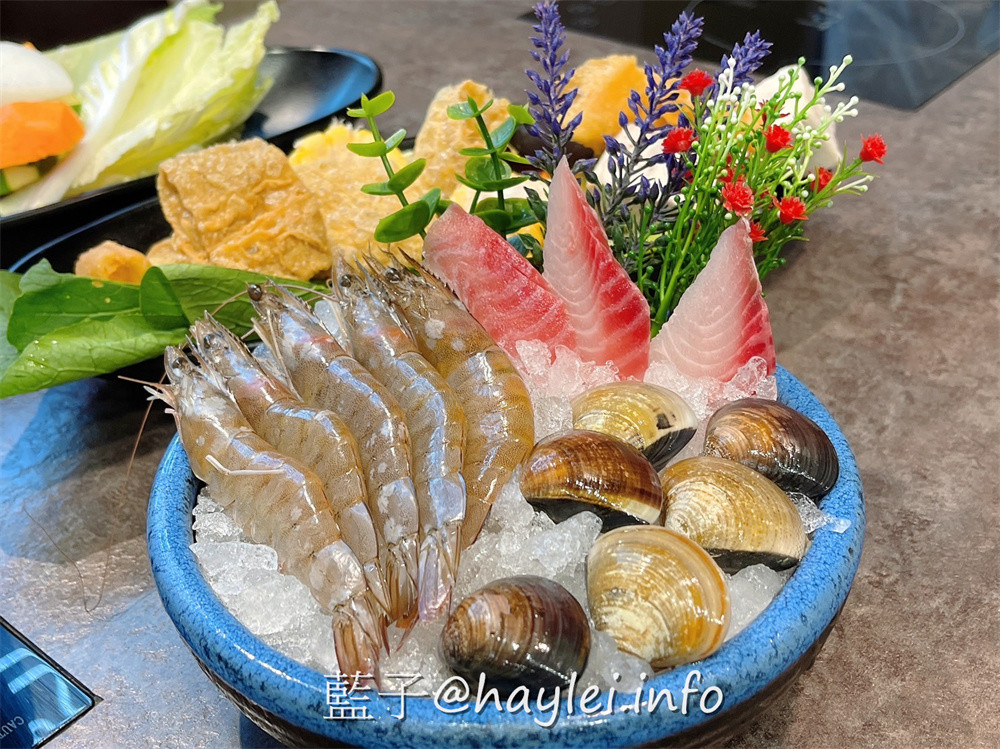 人氣名店狂一鍋 新台式火鍋霸主，最潮狂火鍋排隊名店來竹北自強南路插旗了!狂一鍋竹北自強店內用最新活動「愛的告白，打卡加菜」， 內用錄下“爆炒鍋”的影片並公開分享，就能得到一份軟嫩雞或活力梅花豬!台式爆炒湯底怎麼吃都吃不膩，肉香濃郁的功夫排骨酥鍋跟鮮香麻辣的火焰香辣鍋必點，還有新鮮美味的自助吧吃到飽，吃起來超幸福!新竹美食推薦/新竹火鍋推薦/台式火鍋/道地台灣味/台灣火鍋迷必吃火鍋品牌/藍子愛美食 中式料理 國內旅遊 攝影 民生資訊分享 飲食集錦 