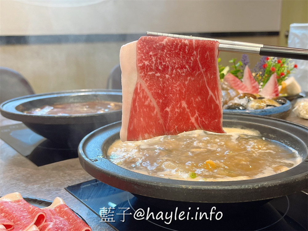 人氣名店狂一鍋 新台式火鍋霸主，最潮狂火鍋排隊名店來竹北自強南路插旗了!狂一鍋竹北自強店內用最新活動「愛的告白，打卡加菜」， 內用錄下“爆炒鍋”的影片並公開分享，就能得到一份軟嫩雞或活力梅花豬!台式爆炒湯底怎麼吃都吃不膩，肉香濃郁的功夫排骨酥鍋跟鮮香麻辣的火焰香辣鍋必點，還有新鮮美味的自助吧吃到飽，吃起來超幸福!新竹美食推薦/新竹火鍋推薦/台式火鍋/道地台灣味/台灣火鍋迷必吃火鍋品牌/藍子愛美食 中式料理 國內旅遊 攝影 民生資訊分享 飲食集錦 