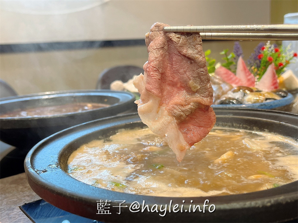 人氣名店狂一鍋 新台式火鍋霸主，最潮狂火鍋排隊名店來竹北自強南路插旗了!狂一鍋竹北自強店內用最新活動「愛的告白，打卡加菜」， 內用錄下“爆炒鍋”的影片並公開分享，就能得到一份軟嫩雞或活力梅花豬!台式爆炒湯底怎麼吃都吃不膩，肉香濃郁的功夫排骨酥鍋跟鮮香麻辣的火焰香辣鍋必點，還有新鮮美味的自助吧吃到飽，吃起來超幸福!新竹美食推薦/新竹火鍋推薦/台式火鍋/道地台灣味/台灣火鍋迷必吃火鍋品牌/藍子愛美食 中式料理 國內旅遊 攝影 民生資訊分享 飲食集錦 
