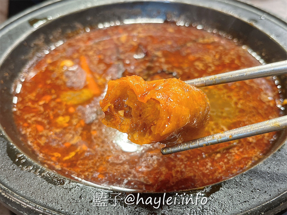 人氣名店狂一鍋 新台式火鍋霸主,最潮狂火鍋排隊名店來竹北自強南路插旗了!狂一鍋竹北自強店內用最新活動「愛的告白,打卡加菜」, 內用錄下“爆炒鍋”的影片並公開分享,就能得到一份軟嫩雞或活力梅花豬!台式爆炒湯底怎麼吃都吃不膩,肉香濃郁的功夫排骨酥鍋跟鮮香麻辣的火焰香辣鍋必點,還有新鮮美味的自助吧吃到飽,吃起來超幸福!新竹美食推薦/新竹火鍋推薦/台式火鍋/道地台灣味/台灣火鍋迷必吃火鍋品牌/藍子愛美食 中式料理 國內旅遊 攝影 民生資訊分享 飲食集錦