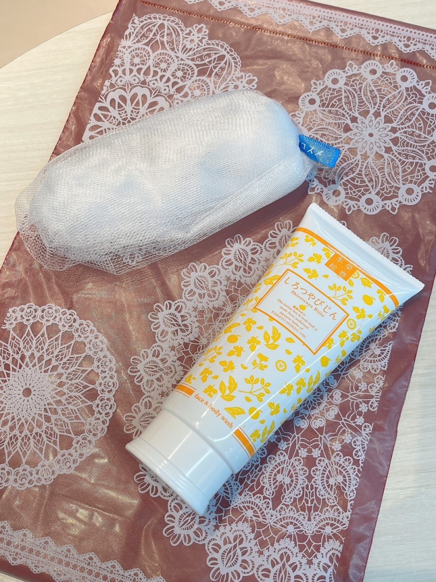 日系洗面乳推薦/LC品愛本草繪卷淨膚火山泥洗面乳薩摩蜜柑-添加了火山泥白砂微粒子、薩摩蜜柑果皮精華跟山茶籽油等成份，可以很好地潔淨肌膚，使用後的肌膚感受舒適不緊繃，還能聞到淡淡的柑橘氣息，可以讓每天的沐浴過程變成一場享受~lovecosmetictw/肌膚保養/日常保養/清潔肌膚/日本潔顏推薦/沐浴用品/藍子愛保養 保養品分享 健康養身 彩妝品 彩妝品分享 攝影 民生資訊分享 
