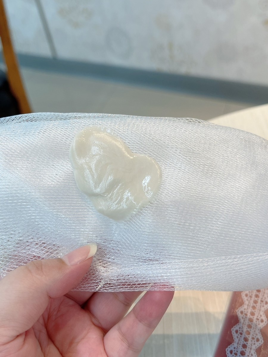 日系洗面乳推薦/LC品愛本草繪卷淨膚火山泥洗面乳薩摩蜜柑-添加了火山泥白砂微粒子、薩摩蜜柑果皮精華跟山茶籽油等成份,可以很好地潔淨肌膚,使用後的肌膚感受舒適不緊繃,還能聞到淡淡的柑橘氣息,可以讓每天的沐浴過程變成一場享受~lovecosmetictw/肌膚保養/日常保養/清潔肌膚/日本潔顏推薦/沐浴用品/藍子愛保養 保養品分享 健康養身 彩妝品 彩妝品分享 攝影 民生資訊分享