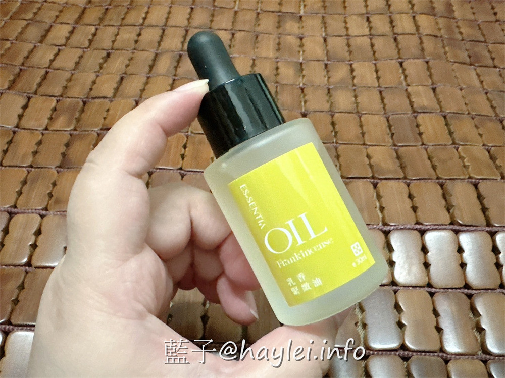 極萃精華 Essentia/全植萃精華油保養分享-乳香緊緻油與極萃持潤精華液兩相搭配完美實現鎖潤修護、抗皺緊實等保養需求,適合偏乾膚質或是熟齡肌膚於秋冬護理肌膚使用,幫助強化油水平衡使肌膚維持柔軟彈嫩的健康狀態!美容保養/日常護膚/肌膚保養/秋冬保養/冬季肌膚護理產品推薦/冬天護膚/藍子愛保養 保養品分享 健康養身 彩妝品 彩妝品分享 攝影 民生資訊分享