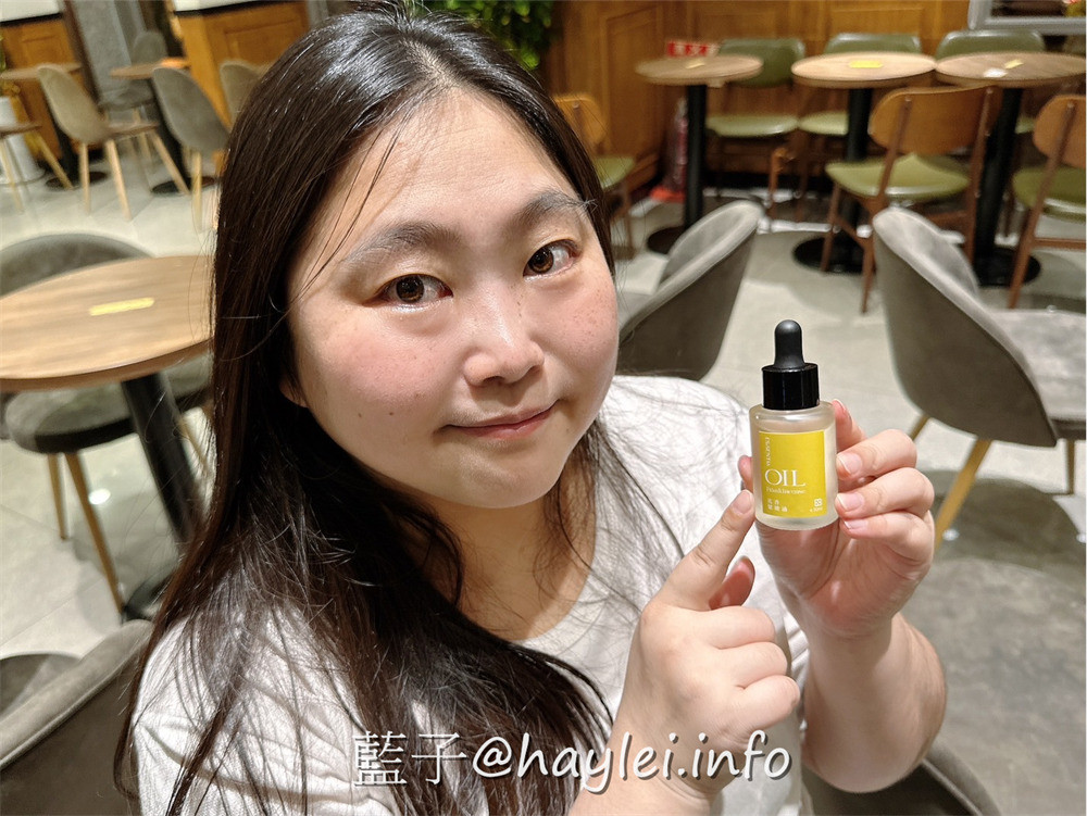 極萃精華 Essentia/全植萃精華油保養分享-乳香緊緻油與極萃持潤精華液兩相搭配完美實現鎖潤修護、抗皺緊實等保養需求,適合偏乾膚質或是熟齡肌膚於秋冬護理肌膚使用,幫助強化油水平衡使肌膚維持柔軟彈嫩的健康狀態!美容保養/日常護膚/肌膚保養/秋冬保養/冬季肌膚護理產品推薦/冬天護膚/藍子愛保養 保養品分享 健康養身 彩妝品 彩妝品分享 攝影 民生資訊分享