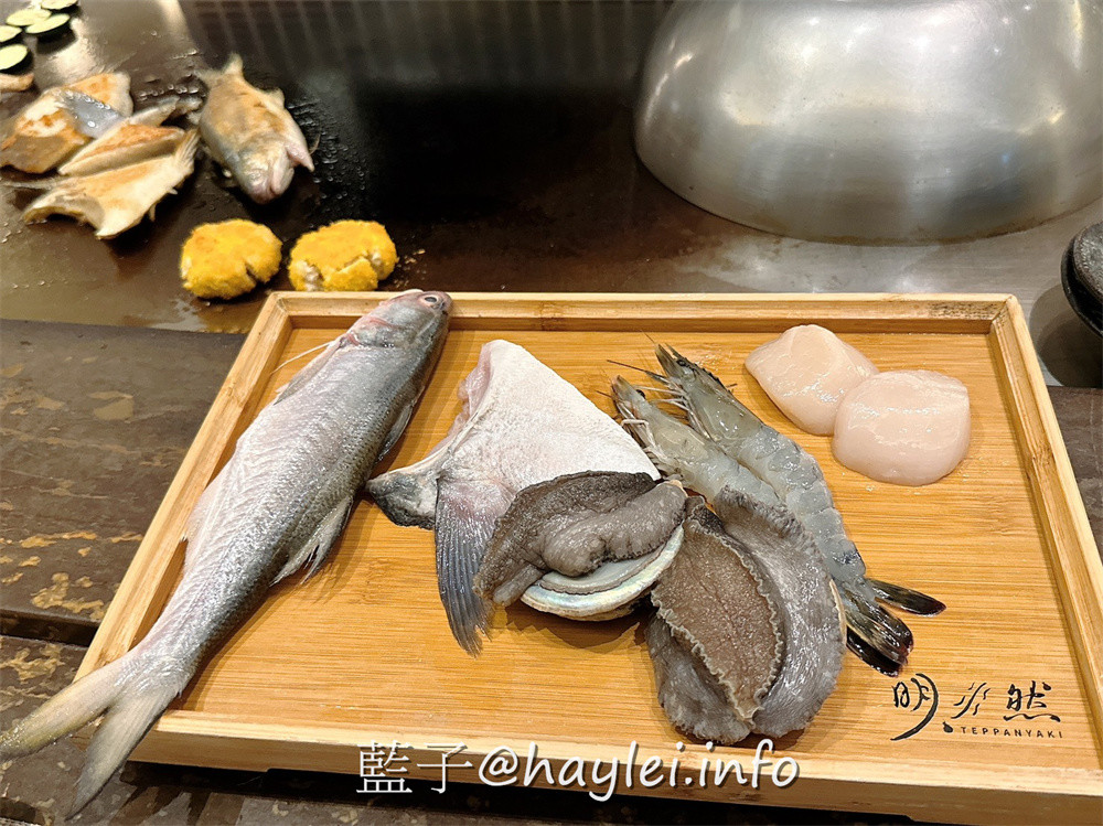南京復興美食/台北質感約會鐵板燒餐廳/明水然 松山慶城店-高CP值的「活波士頓龍蝦海陸套餐」只要$1890元真是台北必吃!欣賞師傅現場烹調新鮮美味的波士頓龍蝦、南非活鮑魚、北海道生食級干貝、草蝦等高檔海鮮，再加上細緻體貼的服務，榮登台北10大知名私廚鐵板燒絕對是實至名歸~台北美食/台北約會餐廳推薦/台北鐵板燒推薦/藍子愛美食 國內旅遊 攝影 日式料理 民生資訊分享 
