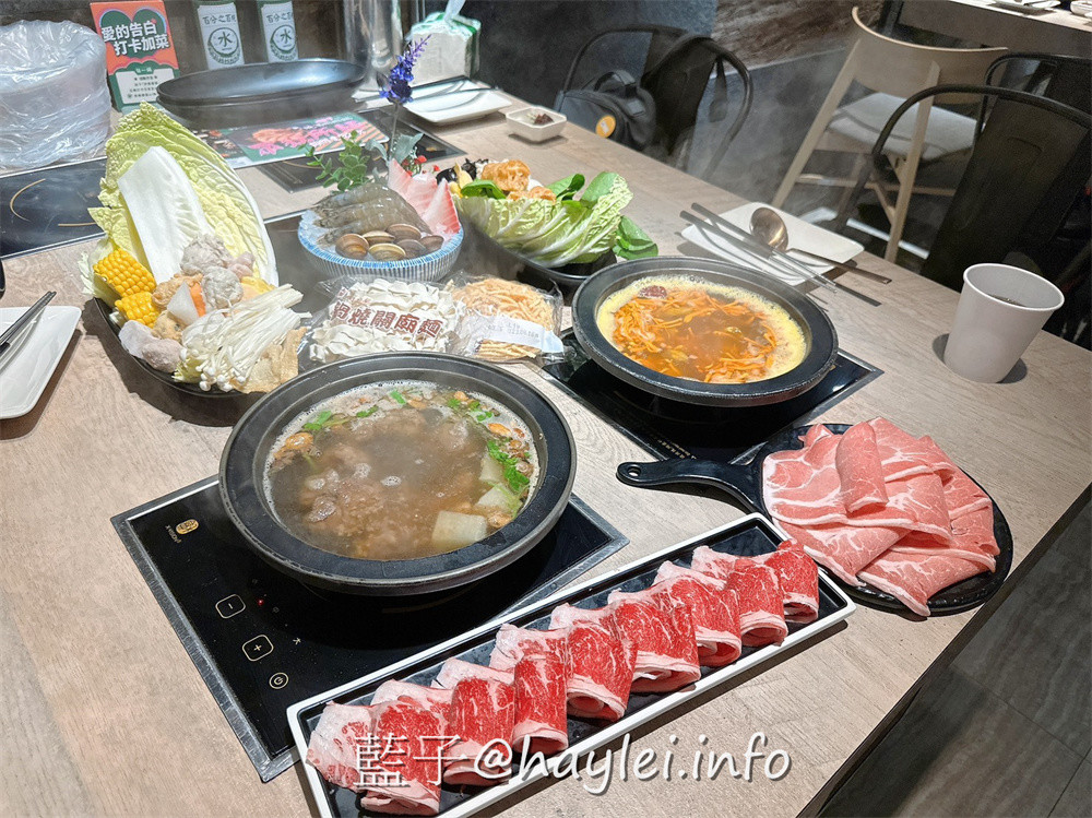 超人氣排隊名店，一吃就圈粉的台式爆炒火鍋狂一鍋新北市插旗！狂一鍋新莊八德店近丹鳳捷運站、後港新公園、四維市場，交通方便好停車，湯頭口味多達十幾種，滿足一家大小的口味，自助吧食材豐富，麵餅、蔬食、飲品、冰淇淋通通有，吃起來對味又飽足！台北美食/新北美食/台北火鍋推薦/新北火鍋推薦/藍子愛美食 中式料理 健康養身 國內旅遊 攝影 新北美食 民生資訊分享 飲食集錦 