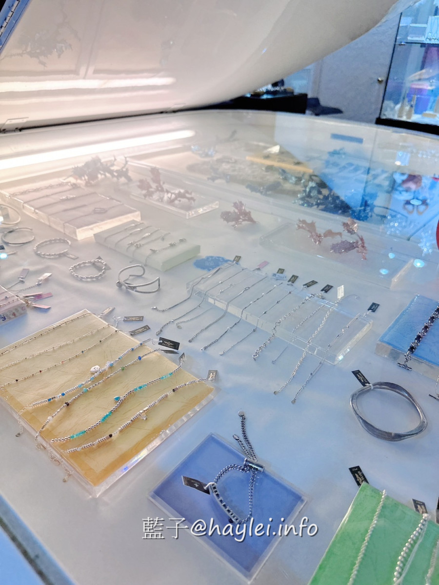 新竹市東區-破銅爛鐵飾品店|台灣原創設計純銀飾品專賣店-店內飾品精美且種類眾多,不論送禮(生日禮物/情人節禮物)或自用都有很大的選擇空間,還提供代客穿耳服務唷~ 彩妝品 彩妝品分享 攝影 民生資訊分享 穿搭分享