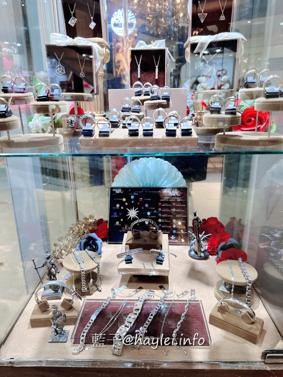 新竹市東區-破銅爛鐵飾品店|台灣原創設計純銀飾品專賣店-店內飾品精美且種類眾多,不論送禮(生日禮物/情人節禮物)或自用都有很大的選擇空間,還提供代客穿耳服務唷~ 彩妝品 彩妝品分享 攝影 民生資訊分享 穿搭分享