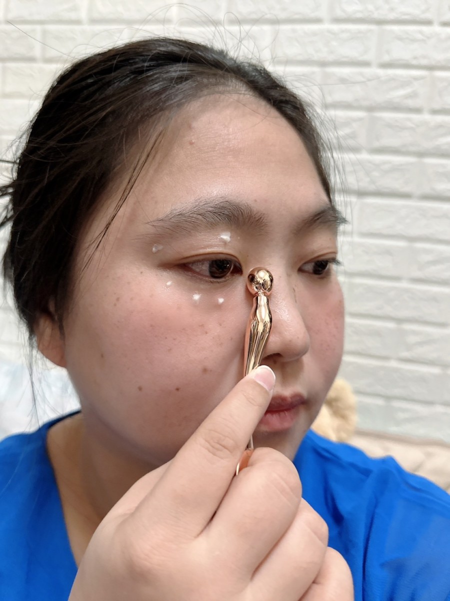 藍子保養心得 ABOUT-LUDEYA 露緹雅LUDEYA 超緊緻微臻琥珀眼霜 台灣保養品牌分享/保養品推薦/眼霜推薦/買眼霜附眼霜按摩棒/藍子愛保養 保養品分享 彩妝品 彩妝品分享 攝影 民生資訊分享