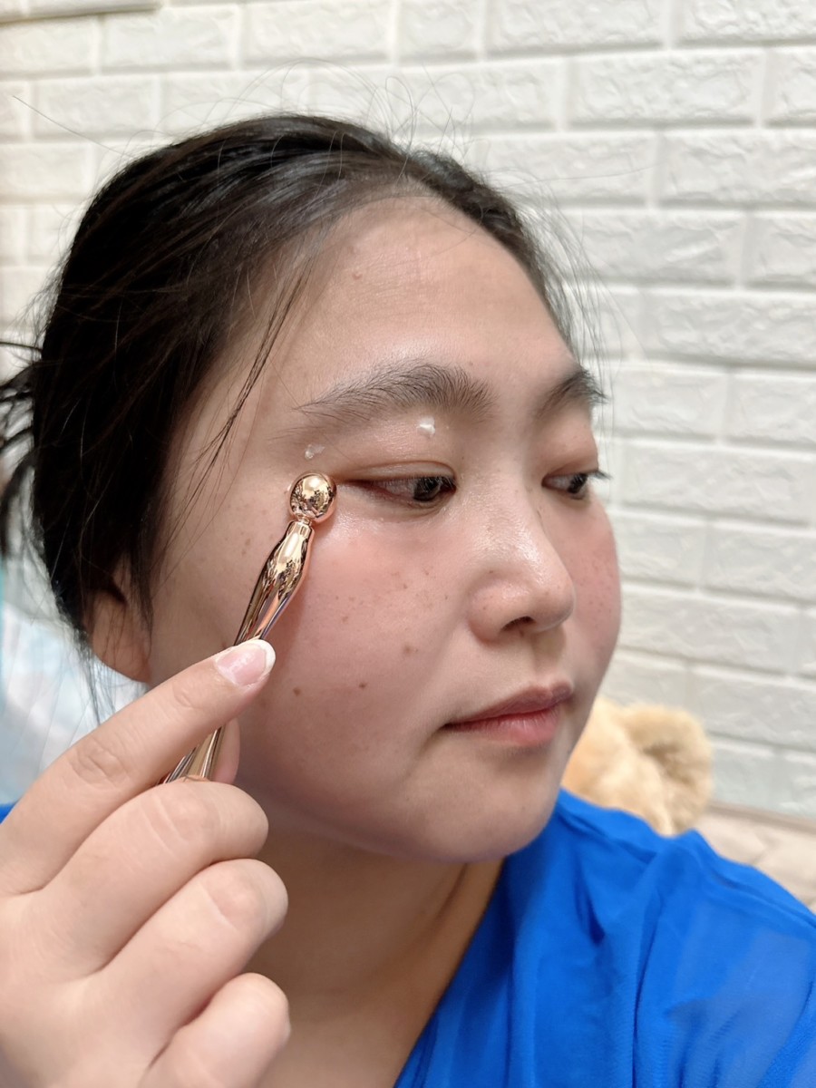 藍子保養心得 ABOUT-LUDEYA 露緹雅LUDEYA 超緊緻微臻琥珀眼霜 台灣保養品牌分享/保養品推薦/眼霜推薦/買眼霜附眼霜按摩棒/藍子愛保養 保養品分享 彩妝品 彩妝品分享 攝影 民生資訊分享
