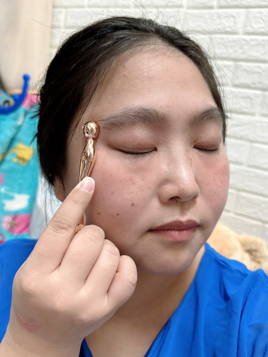 藍子保養心得 ABOUT-LUDEYA 露緹雅LUDEYA 超緊緻微臻琥珀眼霜 台灣保養品牌分享/保養品推薦/眼霜推薦/買眼霜附眼霜按摩棒/藍子愛保養 保養品分享 彩妝品 彩妝品分享 攝影 民生資訊分享