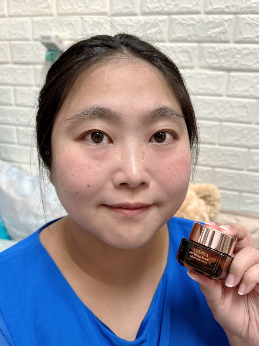 藍子保養心得 ABOUT-LUDEYA 露緹雅LUDEYA 超緊緻微臻琥珀眼霜 台灣保養品牌分享/保養品推薦/眼霜推薦/買眼霜附眼霜按摩棒/藍子愛保養 保養品分享 彩妝品 彩妝品分享 攝影 民生資訊分享
