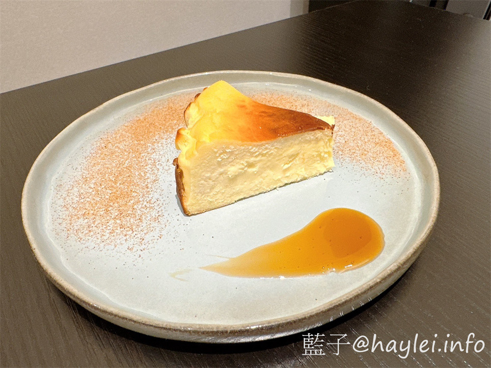 台中西屯區/湮云 Lostcloud Cafe-精品咖啡跟手作甜點都很美味,復古收音機與卡帶等特色主題裝潢十分吸睛,親友歡聚在這,邊享受美味甜點、邊共聊生活趣事,不亦美哉~招牌雲朵系列飲品好看又好喝!義式檸檬塔、生巧克力跟提拉米蘇等手工甜點推薦必吃~台中美食/台中咖啡廳/台中特色咖啡廳/藍子愛美食 國內旅遊 攝影 民生資訊分享 飲食集錦