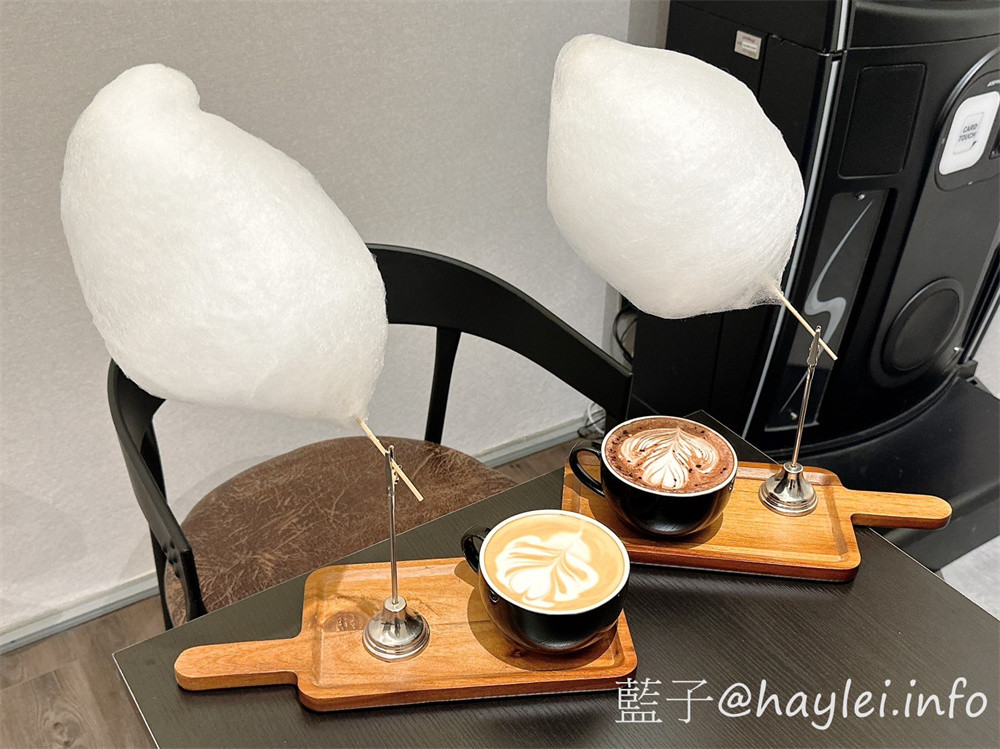 台中西屯區/湮云 Lostcloud Cafe-精品咖啡跟手作甜點都很美味,復古收音機與卡帶等特色主題裝潢十分吸睛,親友歡聚在這,邊享受美味甜點、邊共聊生活趣事,不亦美哉~招牌雲朵系列飲品好看又好喝!義式檸檬塔、生巧克力跟提拉米蘇等手工甜點推薦必吃~台中美食/台中咖啡廳/台中特色咖啡廳/藍子愛美食 國內旅遊 攝影 民生資訊分享 飲食集錦